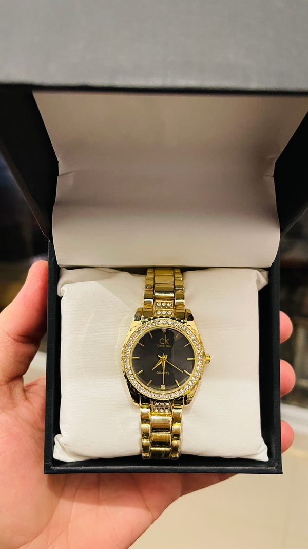 ✨ Dazzling Gold-Tone Watch with Crystal Bezel