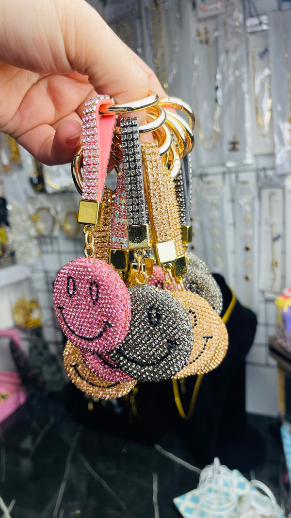 ✨ Crystal Smiley Keychain – Sparkle & Style in One!