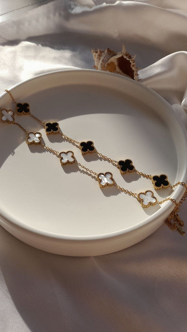 2-Piece Clover Bracelet Set – Black & White